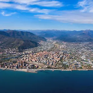 https://casa-al-mare-di-vadino.hotelitalianriviera.com